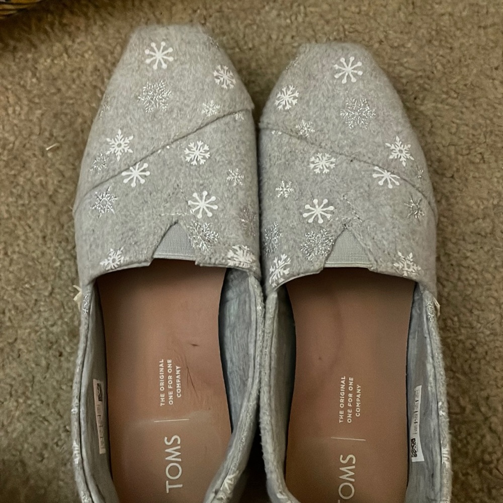 Toms snowflake slip on